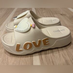 Women’s Platform Sandal Slides with Heart Size 8 (says 39-40)